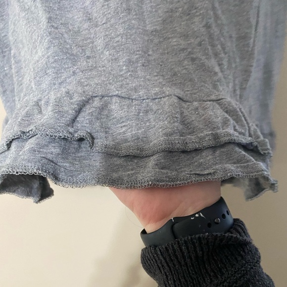 SOLD 3/$20 🧁Grey boho crop top - Picture 4 of 4